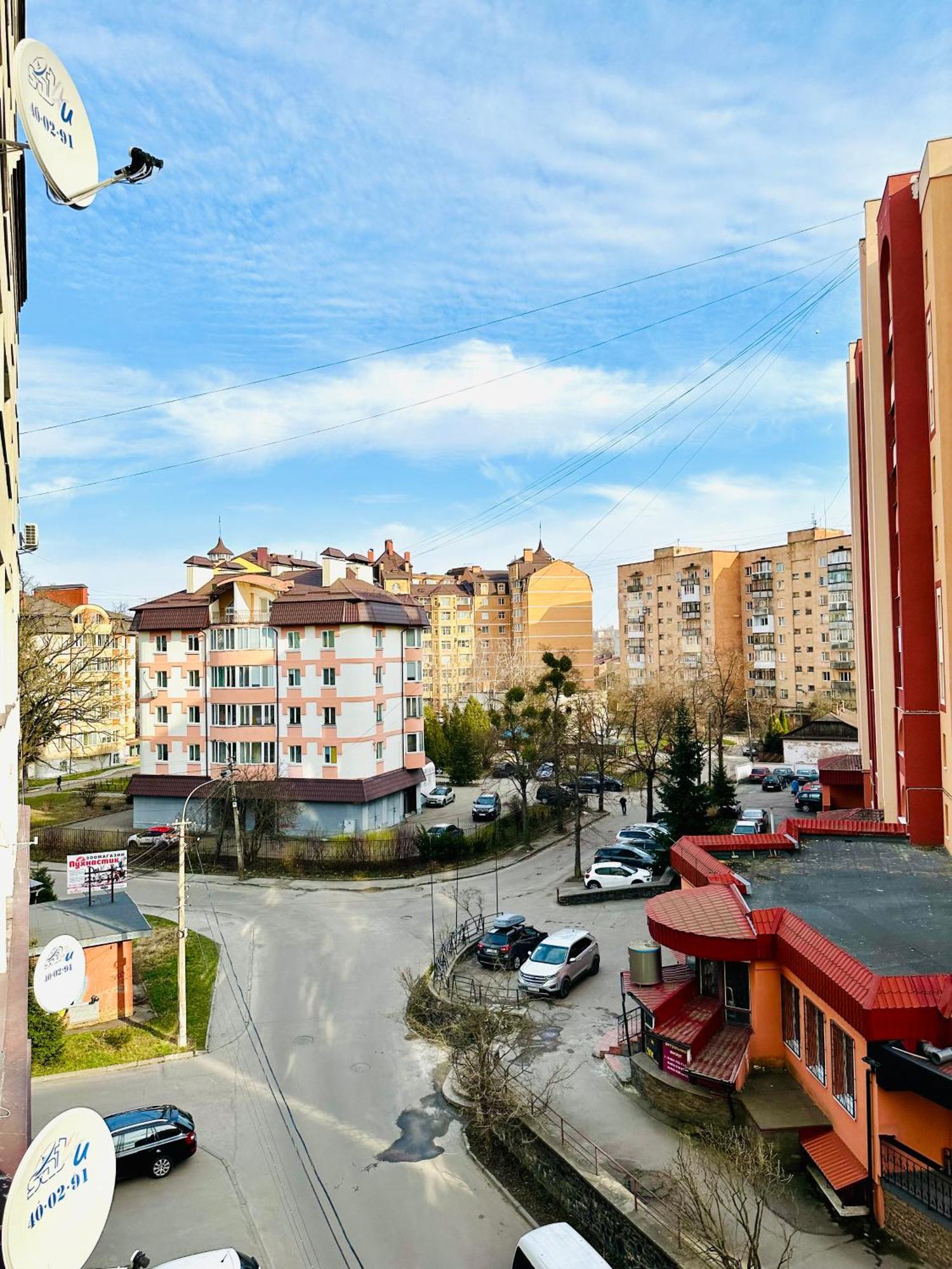 Apartments With A Coffee Machine In The City Center, Near A Park And Zlata Plaza Ρίβνε Εξωτερικό φωτογραφία